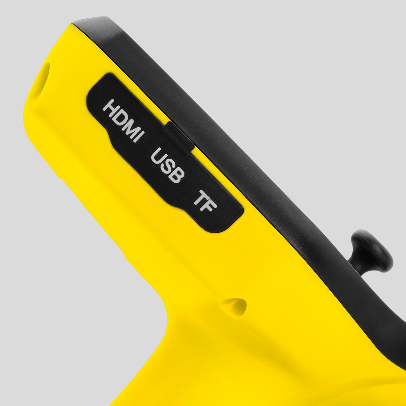 Tegen stof en spatwater beschermde aansluitingen en insteeksleuven voor extern geheugen